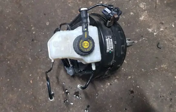 BMW 3 E90 E91 Brake booster 6785648