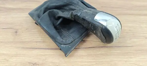 Skoda Octavia Mk2 (1Z) Gear lever shifter trim leather/knob 1Z1863212