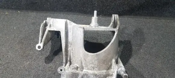 Peugeot 308 Engine mounting bracket 9672309780