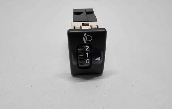 Suzuki Grand Vitara I Headlight level height control switch 32932074