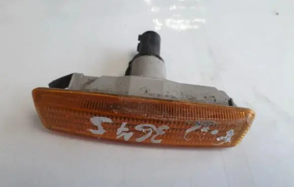 BMW 5 E39 Front fender indicator light 8360589
