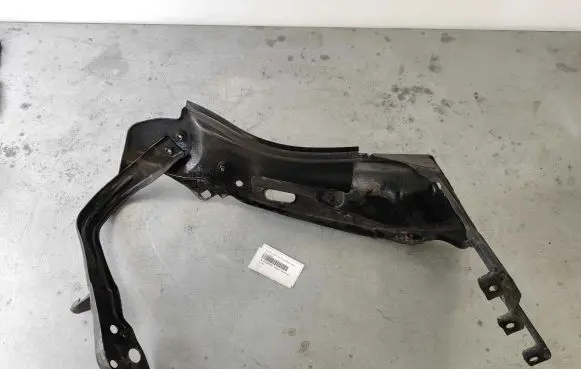 Headlight/headlamp mounting bracket