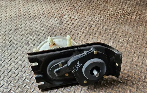 Dodge Durango III Spare wheel mounting bracket 68145504AD