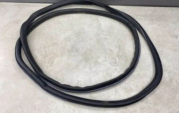 Audi A4 S4 B7 8E 8H Front door rubber seal 8E0831721