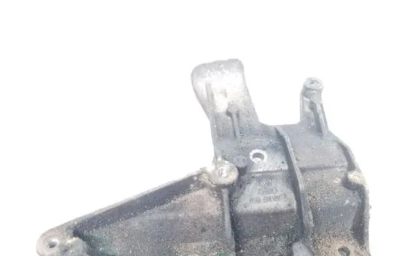 Engine mounting bracket