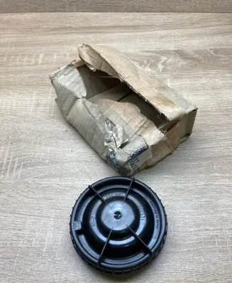 Volvo S40, V40 Headlight/headlamp dust cover 3345718 145222