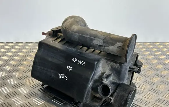 Toyota Yaris Air filter box 
