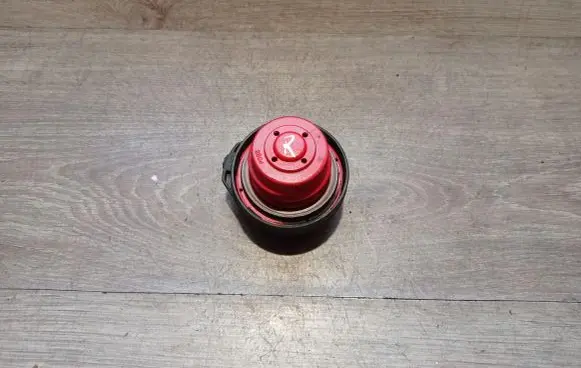 Volvo S60 Fuel tank filler cap 
