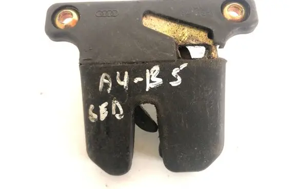 Audi A4 S4 B5 8D Tailgate/trunk/boot lock/catch/latch 8D5827505