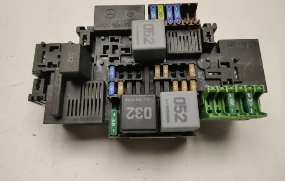 Mercedes-Benz C W205 Fuse module A2229063701