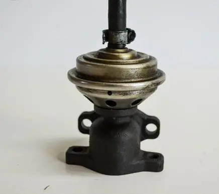 Volkswagen PASSAT B4 EGR valve 028131501E