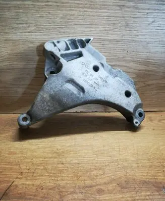 Engine mounting bracket