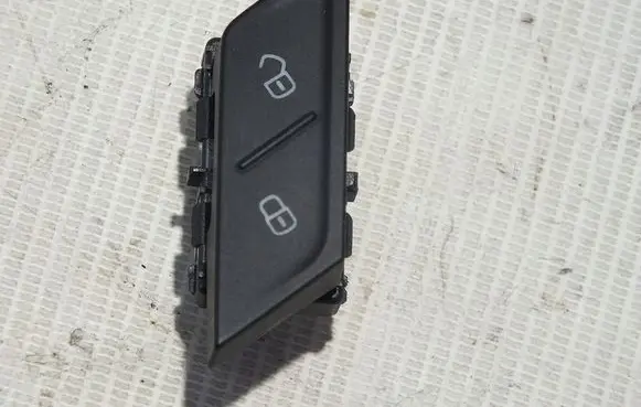 Volkswagen PASSAT B8 Central locking switch button 3G0962125A