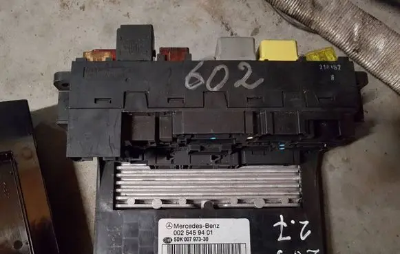 Mercedes-Benz C W203 Fuse box set 0025459401