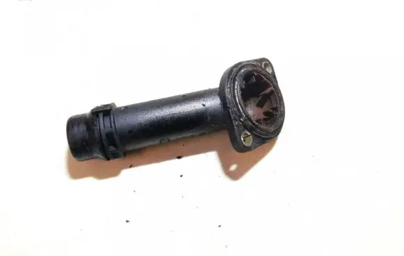 Volkswagen PASSAT B5.5 Engine coolant pipe/hose 03812121b 06b121121