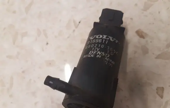 Volvo V70 Windscreen/windshield washer pump 9169611 0602103950