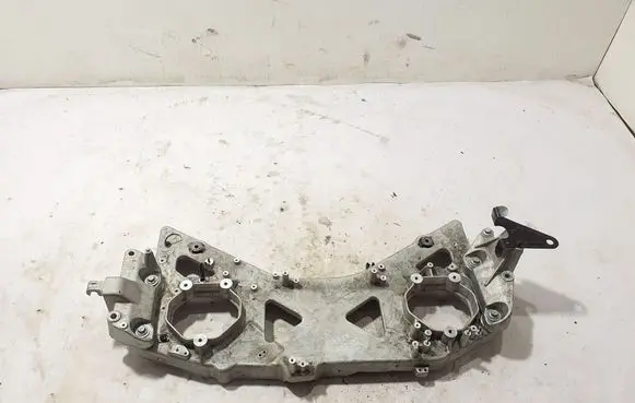 Volvo C40 Engine mounting bracket 32388370