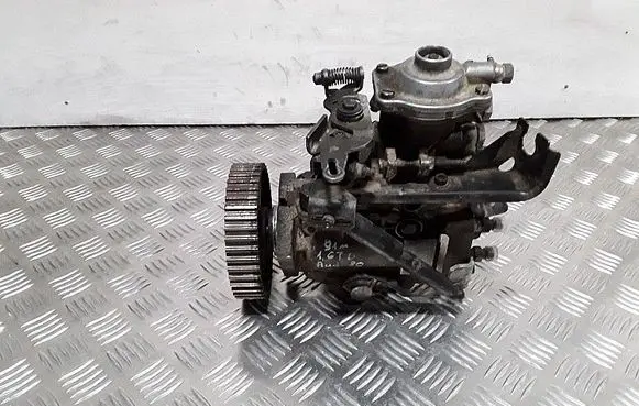 Audi 80 90 B3 Fuel injection high pressure pump 0460494221 068130109N