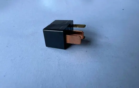 Mitsubishi Outlander Other relay MR588567