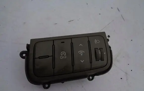 KIA Ceed Tailgate/trunk/boot open switch 