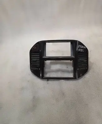 Mitsubishi Pajero Radio/GPS head unit trim MR456373 402666