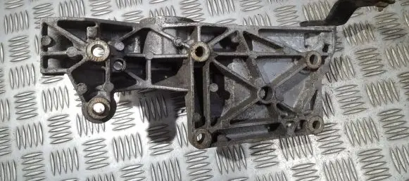 Skoda Fabia Mk1 (6Y) Engine mounting bracket 038903143