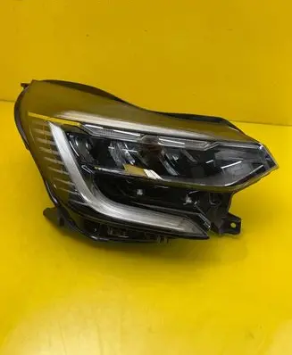 Renault Captur II Headlight/headlamp 260104900R