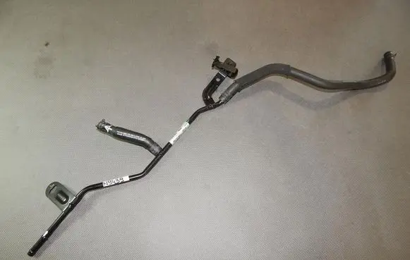 Volkswagen Tiguan Engine coolant pipe/hose 5N0121064L