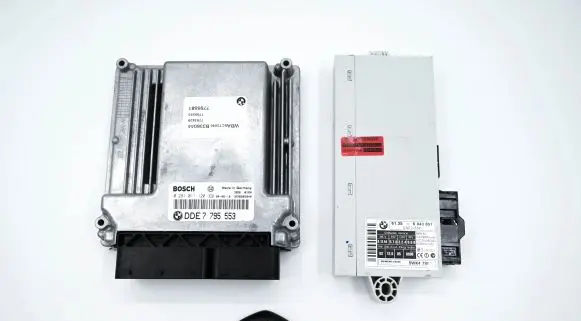 BMW 5 E60 E61 Engine ECU kit and lock set 7795553 13617795553 0281011120