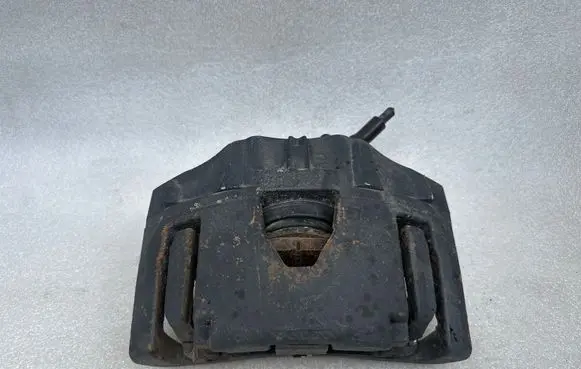 Volvo XC90 Front brake caliper 30657303