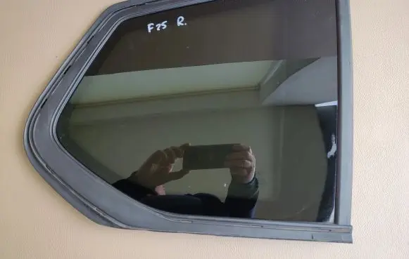 BMW X3 F25 Rear side window 7205646