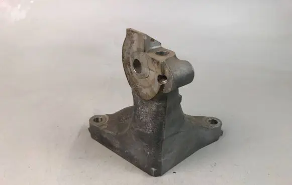 Subaru Outback (BS) Engine mounting bracket