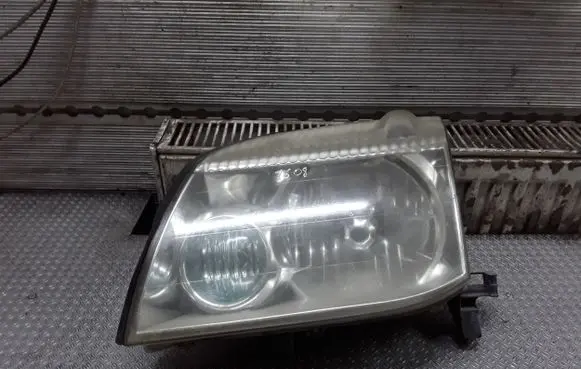 Nissan X-Trail T30 Headlight/headlamp