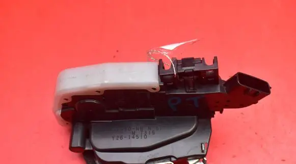 Nissan Leaf I (ZE0) Rear door lock Y26-14510
