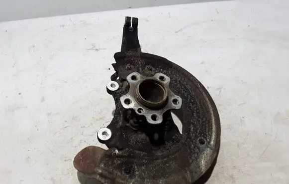 BMW 5 G30 G31 Front wheel hub 6884382