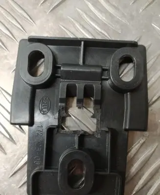 Porsche Cayenne (92A) Headlight/headlamp mounting bracket 7P5941149B
