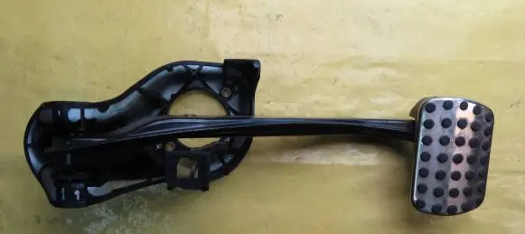 Mercedes-Benz C W204 Brake pedal A2042902301 A1702900182