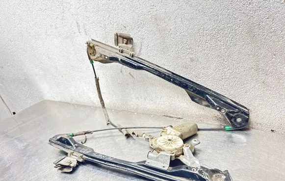 Ford Focus Front door window regulator with motor XS4123200