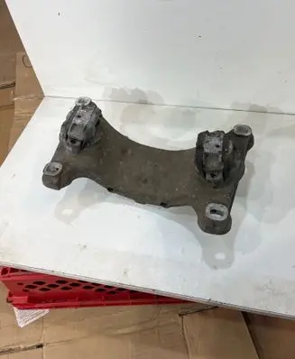 Audi A8 S8 D3 4E Gearbox mounting bracket 4E0399231N