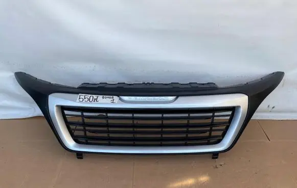Peugeot Boxer Front bumper upper radiator grill 1314847070