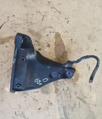 Volkswagen PASSAT B5.5 Engine mounting bracket 8D0199308 8D0199308AB