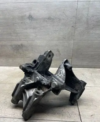 Volkswagen Transporter - Caravelle T5 Engine mounting bracket 070199343