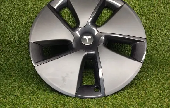 Tesla Model 3 R18 wheel hub/cap/trim 104427100A TLQ00410104
