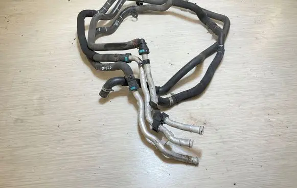 Land Rover Discovery 4 - LR4 Engine coolant pipe/hose AH2240900C