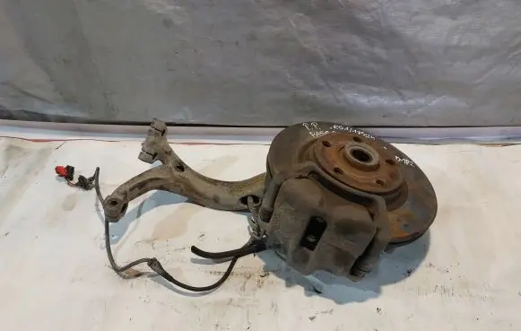 Volkswagen PASSAT B5 Front wheel hub spindle knuckle 55646546