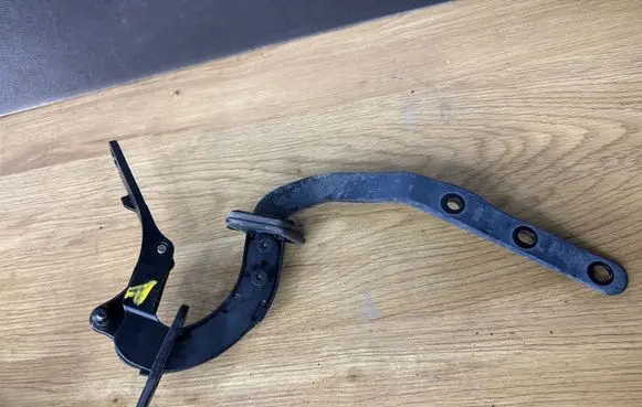 Volvo V70 Tailgate/trunk/boot hinge 8643157