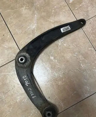 Peugeot 5008 Front lower control arm/wishbone 923214