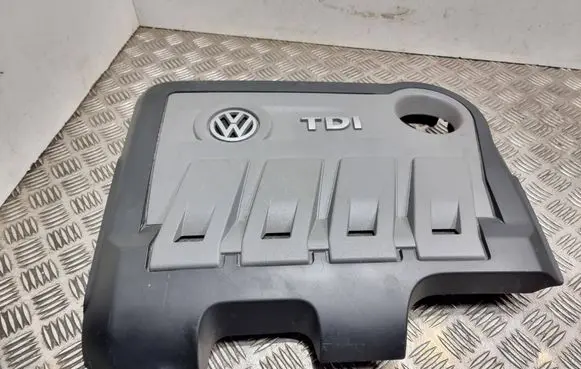 Volkswagen PASSAT B7 Engine cover (trim)
