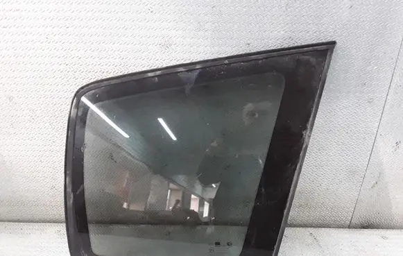 KIA Carens I Rear side window