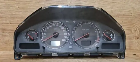 Volvo XC90 Speedometer (instrument cluster) 8673268